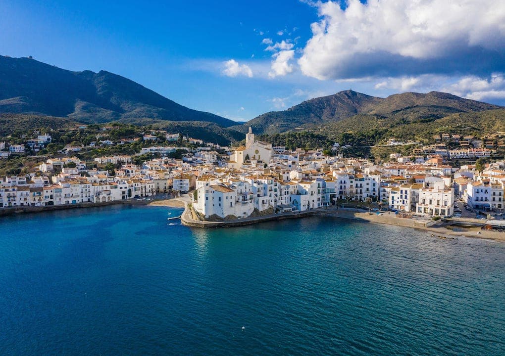 vista panorámica del pueblo de Cadaqués