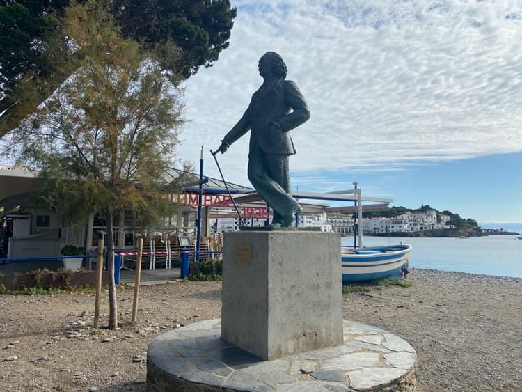 estatua Salvador Dalí
